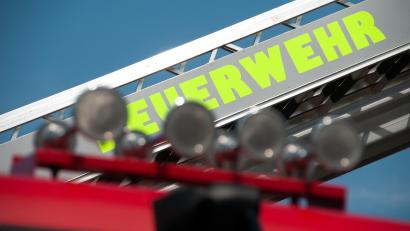 Symbolbild: Alexander Unger
In Lappersdorf fing ein Schuppen in der Nacht auf Neujahr Feuer. Der Brand griff auf ein Wohnhaus über.