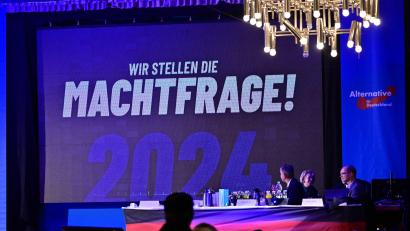 Bild: Martin Schutt/dpa
„Wir stellen die Machtfrage! 2024“, hieß es im November beim Landesparteitag der AfD in Thüringen.