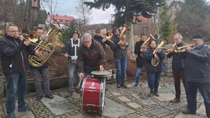 Bild: gis
Die Musikanten mit ihrem Leiter Franz-Josef Pscherer (links).