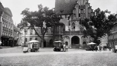 Bild: Stadtarchiv Amberg Sammlung Foto Frey 151
Diese Wochenmarkt-Aufnahme ist eine der ältesten, die sich im Stadtarchiv finden lässt. "Wohl erste Hälfte des 20. Jahrhunderts", schätzt Stadtarchivar Andreas Erb.