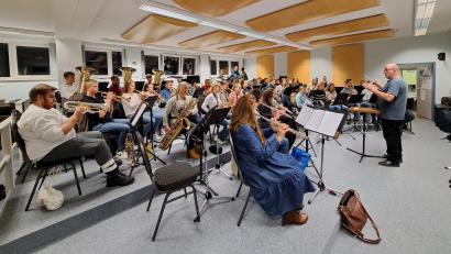 Bild: Carola Ringholz/exb
Der Musikverein Waidhaus übt bereits fleißig für die Neujahrskonzerte. Karten gibt es unter anderem beim Waidhauser Adventsmarkt.