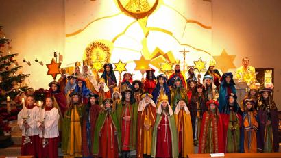 Bild: fvo
Das sind die Sternsinger der Pfarrei St. Sebastian in Waldthurn 2024.