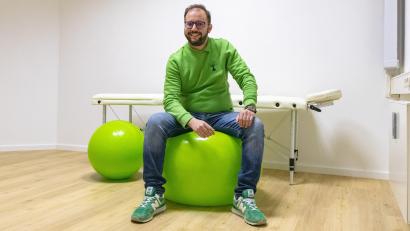 Archivbild: Susanne Forster
Sebastian Buhr setzt sich nicht nur für das Wohlergehen seiner Patienten, sondern auch für Aufklärungsarbeit rund um das Berufsbild Ergotherapie ein.