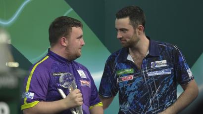 Bild: Kin Cheung
Der neue Darts-Weltmeister Luke Humphries (rechts) und der unterlegene Luke Littler haben sich nach einem klasse WM-Finale einiges zu erzählen.