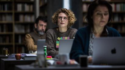 Bild: Trésor Film/exb
Im französischen Film "Das Rätsel" spielt Anna Maria Sturm eine deutsche Übersetzerin.