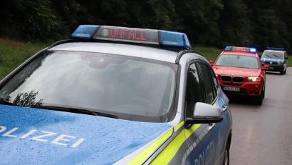 Symbolbild: td
Polizei und Rettungskräfte waren am Donnerstag bei einem Autounfall unweit von Pottenstetten (Stadt Burglengenfeld) gefordert.