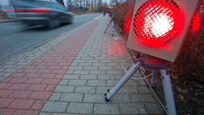 Symbolbild: Jens Büttner/dpa 
33 Autofahrer haben sich bei einer Geschwindigkeitskontrolle in Schwarzenbach an der Saale nicht an die zulässige Höchstgeschwindigkeit gehalten.