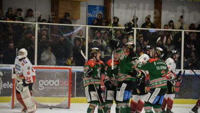 Archivbild: brü
Der Abschluss des Jahres 2023 war für den ERSC Amberg mit vier Siegen in Folge sehr erfolgreich (Szene aus der Partie gegen Buchloe, 3:2). Ins neue Jahr starten die Wild Lions mit den Partien gegen Peißenberg und in Dingolfing.