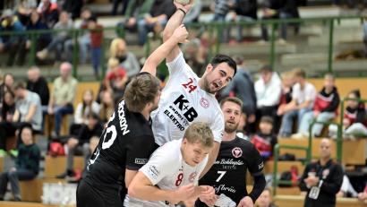 Archivbild: Hubert Ziegler
Mit der Partie bei der HSG Erlangen/Niederlindach starten die Handballer des HC Sulzbach ins neue Jahr. Das Bild zeigt Aleksa Mikovic im Spiel gegen Erlangen-Bruck II (30:30) beim Wurf.