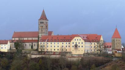 Bild: jp
In der Kastler Klosterburg ist nach Umbau und Sanierung im vergangenen Jahr die Polizeihochschule eingezogen. Am Montag, 8. Januar, steht in dem Ort das Kastler Recht an.