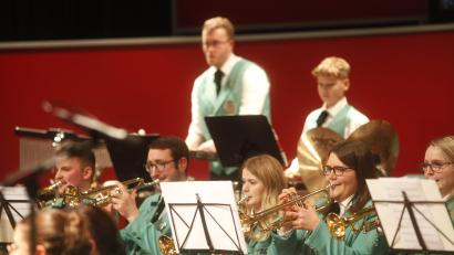 Bild: Hirsch
Die Musiker des Jugendblasorchesters Nabburg begeistern die Zuhörer in der voll besetzten Nordgauhalle mit konzertanter Blasmusik.