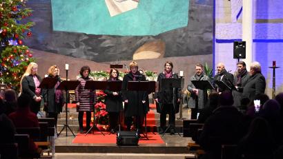 Bild: kki
Uschi Stepperts Solo bei John Rutters "Et Misericordia" schwebte durch das Kirchenschiff und begeisterte das Publikum.