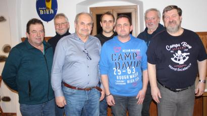 Bild: mnt
Die neu gewählten Mitglieder der Vorstandschaft und des Aufsichtsrats der Nahwärme Thanstein eG: (von links) Wolfgang Schmidt, Johann Zwicknagel, Heinrich Reitinger (Vorstandsvorsitzender), Matthias Niebauer, Stefan Weininger, Ludwig Dirscherl und Max Riedl (GVB Bayern)