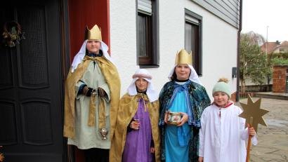 Bild: bjo
Die Sternsinger ziehen in Schmidmühlen von Haus zu Haus.