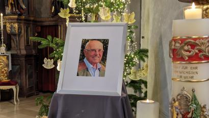 Bild: wrl
In der Kirche St. Michael in Wolfring nahm die Trauergemeinde Abschied von Anton Auerbach.