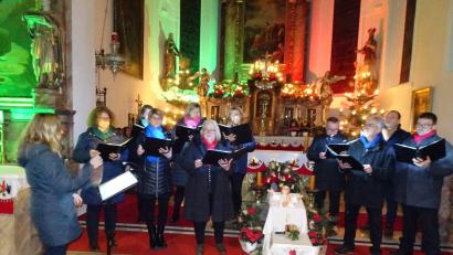 Bild: hm
Der Projektchor hatte zu einer musikalischen Weihnachtsnachlese in der Klosterkiche eingeladen