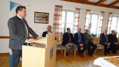 Bild: hm
Vor zahlreichen Gästen geht Landrat Thomas Ebeling auf die aktuelle politische Lage ein