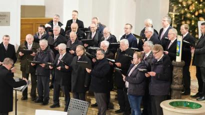 Bild: mab
Der Bergchor St. Barbara singt zum Abschluss der Weihnachtszeit noch einmal ein "Stille Nacht".