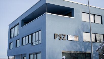 Bild: PSZ Electronic GmbH
Das neue Verwaltungsgebäude nimmt Form an und verspricht eine innovative Zukunft.
