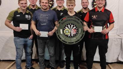 Bild: Stefan Riedl/exb
Martin Riedl, Stefan Riedl und Patrick Sporrer (hinten von links) vom Organisationsteam gratulierten (vorne von links) Christian Beer, Christian Rath, Maximilian Schmeller und Elias Kaiser zu ihren Platzierungen.