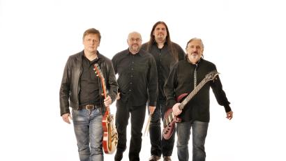 Bild: Altstadtatelier/exb
Die vier Musiker von Zepp-In sind wieder einmal im Gasthaus Zum Hirschen in Königstein zu Gast.