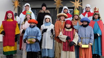 Bild: R. Kreuzer
Die Ministranten waren wieder als Sternsinger in Letzau unterwegs und sammelten einen großen Betrag.