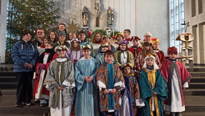 Bild: Maria Bitterer/exb
In besondere Gewänder gekleidet waren die Sternsinger im Bereich der Pfarreiengemeinschaft St. Elisabeth/Maria Waldrast unterwegs.