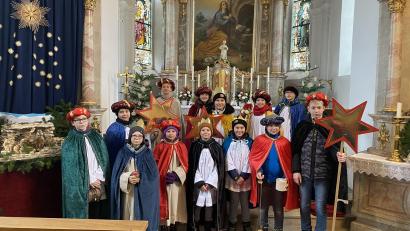 Bild: tra
Die Ministranten sammeln als Sternsinger in Wolfsbach Geld für Kinder in Amazonien und weltweit.