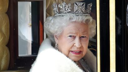 Bild: Andy Rain/EPA/dpa
Der angebliche Gehstock von Königin Elizabeth II. hätte einem Mann fast viel Geld eingebracht.