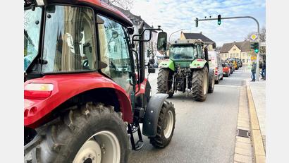 Bild: Gabi Schönberger
Die Protestwoche der Landwirte geht weiter. In Eschenbach entzünden Bauern am Donnerstag um 17 Uhr Mahnfeuer.