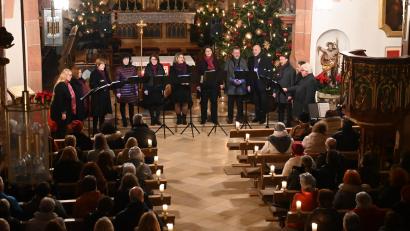 Bild: kki
Zum ersten Mal tritt ChorDiSono in Eschenbach in der Larentiuskirche auf, langer Applaus belohnt das Gastspiel.