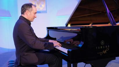 Bild: Hirsch
Pianist Christian Seibert eröffnete das Kulturprogramm der Stadt Schwandorf mit einem Neujahrskonzert.