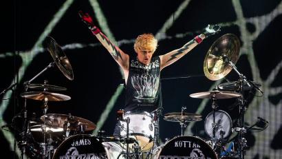 Archivbild: Etienne Laurent/EPA/dpa
James Kottak bei einem Auftritt der Scorpions in Paris (2015).