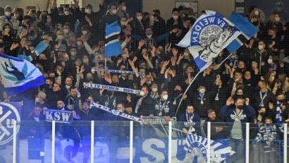 Archivbild: Gebert
Einige treue Fans der Blue Devils fürchten nach den Krawallen vom 27. November nach dem Heimspiel gegen Höchstadt um den bundesweiten Ruf der Weidener Eishockey-Anhänger.