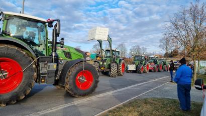 Archivbild: kaz
Auf dem Festplatz in Kemnath versammelten sich am Montag zahlreiche Landwirte.