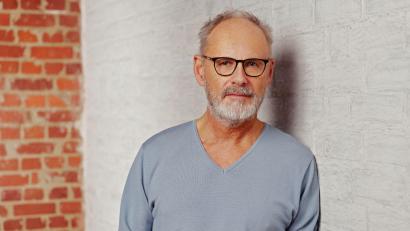Bild: Steven+Haberland/exb
Reinhold Beckmann kommt für eine Lesung in die Amberger Buchhandlung Rupprecht.