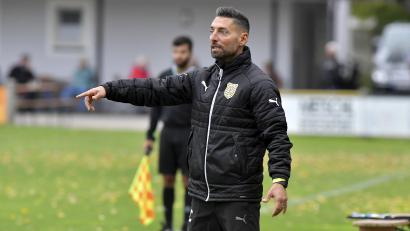 Archivbild: Hubert Ziegler
Ilker Caliskan bleibt auch in der nächsten Saison Trainer des Fußball-Bezirksligisten SV Hahnbach.