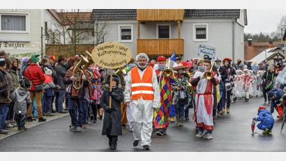 Archivbild: gri
Der Musikverein und die Freudenberger Garden führen den Faschingszug am Faschingsdienstag, 13. Februar, wieder an.