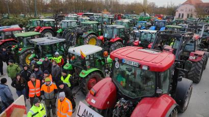 Bild: Wolfgang Steinbacher
Der Bayerischen Bauernverband und der Verein LsV setzen ihre Proteste am Freitag und Samstag in Amberg-Sulzbach fort und laden zu Kundgebungen ein.