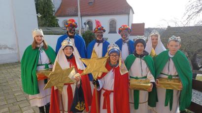 Bild: Pfarrei Wondreb/exb
Die Sternsinger der Pfarrei Wondreb zogen am 5. Januar von Haus zu Haus.