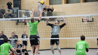 Archivbild: Andreas Brückmann
Eine deutliche Niederlage für die Amberger Volleyballer (in Grün) setzte es gegen die SG Donau Volleys Regensburg im Hinspiel. Am Samstag steht das Rückspiel an..