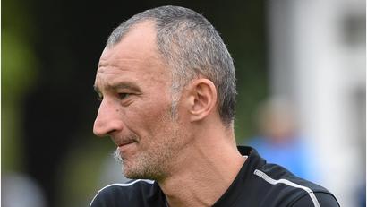 Bild: fz
Der Schirmitzer Trainer Turan Bafra hofft auf einen Sieg im Kreisliga-Gipfel gegen den FC Vorbach.