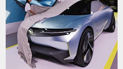 Bild: Martin Schutt/dpa 
Opel enthüllt das elektrische Konzeptauto „Experimental“ bei der Auto- und Verkehrsmesse IAA.