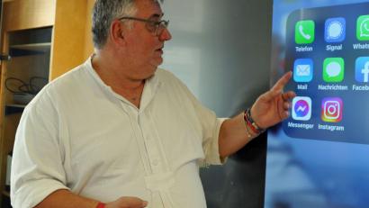 Bild: Maria-Seltmann-Haus
Peter Klein leitet regelmäßig Kurse rund um Smartphone und Co.