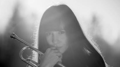 Bild: Robin Lambrecht/exb 
Trompeterin Angela Avetisyan kommt mit ihren Jazz-Mitmusikern am 17. Januar ins Amberger Stadttheater.