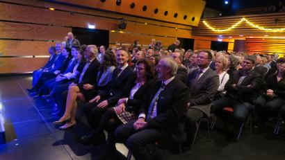 Bild: Verena Baumer/exb
Gut besucht ist der Neujahrsempfang, zu dem die Gemeinde Ursensollen ins Kubus eingeladen hat.