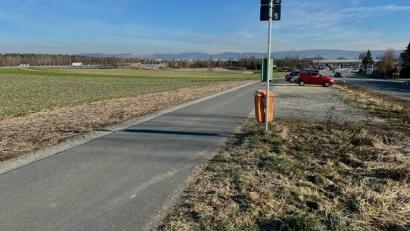 Bild: Gabi Schönberger
Eine Fläche (links im Bild) nahe der A93 bei Frauenricht kommt für neue Gewerbeflächen infrage. Die Mehrheit der Eigentümer und Anwohnen lehnt dies ab, sie sammelten Unterschriften.