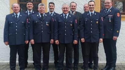 Bild: Feuerwehr Neusath/exb
Das neue Führungsgremium der Feuerwehr Neusatz zeigt das Bild.