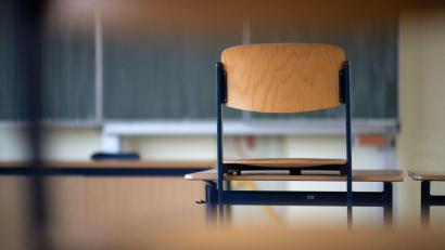 Symbolbild: Marijan Murat/dpa
Schwangere Lehrerinnen dürfen in Präsenz unterrichten. Keine gute Idee, meint Lisa Sebald.