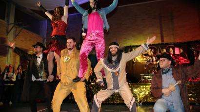 Archivbild: bjp
Beim Pressather Ball 2023 tanzt das Männerballett den "Schuh des Manitu".